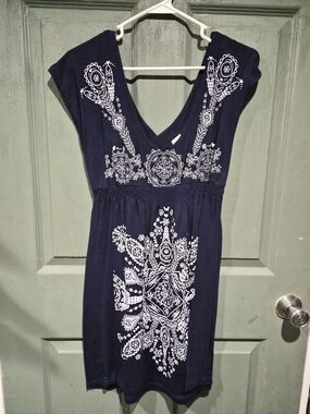 feathers Navy and White Printed V-Neck Top